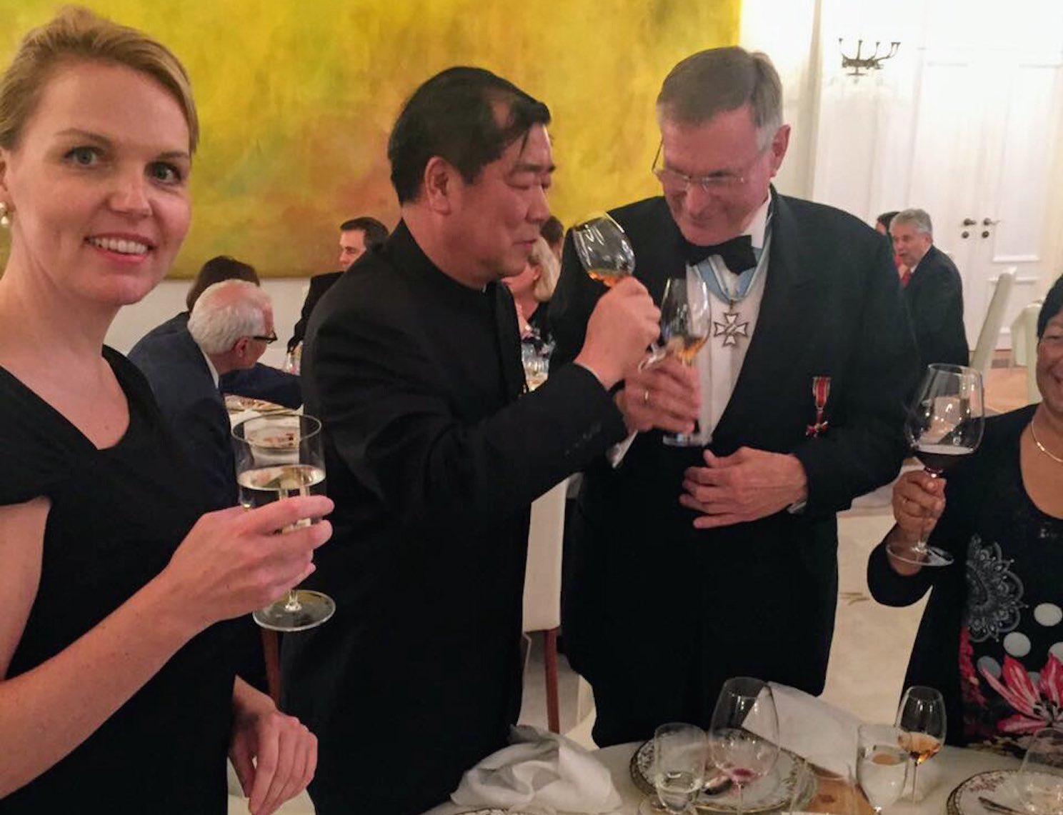 Chinese conference interpreter Bettina Hueckel at a state banquet with a Chinese delegation